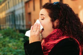 Clima autunnale sull’Italia, il ritorno dei virus respiratori: “150mila casi a settimana”