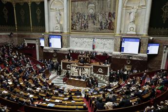 Francia, governo Barnier a rischio. Rn annuncia: “Merita la censura”