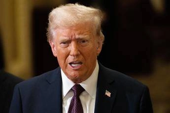 Trump, attacco frontale a Zelensky: “Dittatore senza elezioni”